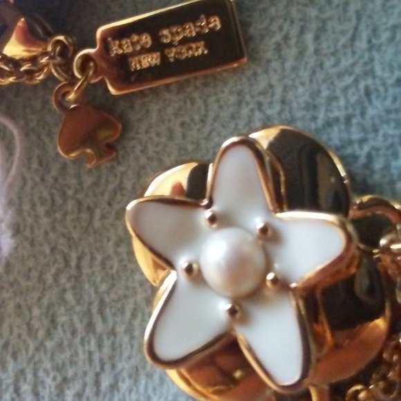 Window Seat Bouquet Mini Pendant Necklace - Picture 6 of 7